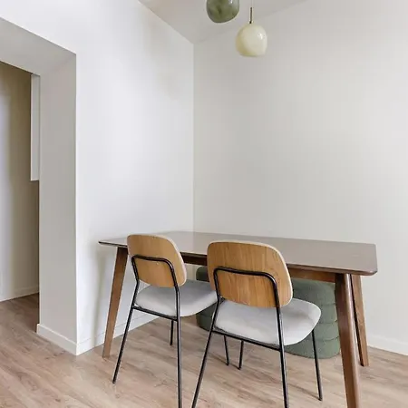 Апартаменты Alesia Remy Dumoncel Charming 1 Br-4p *